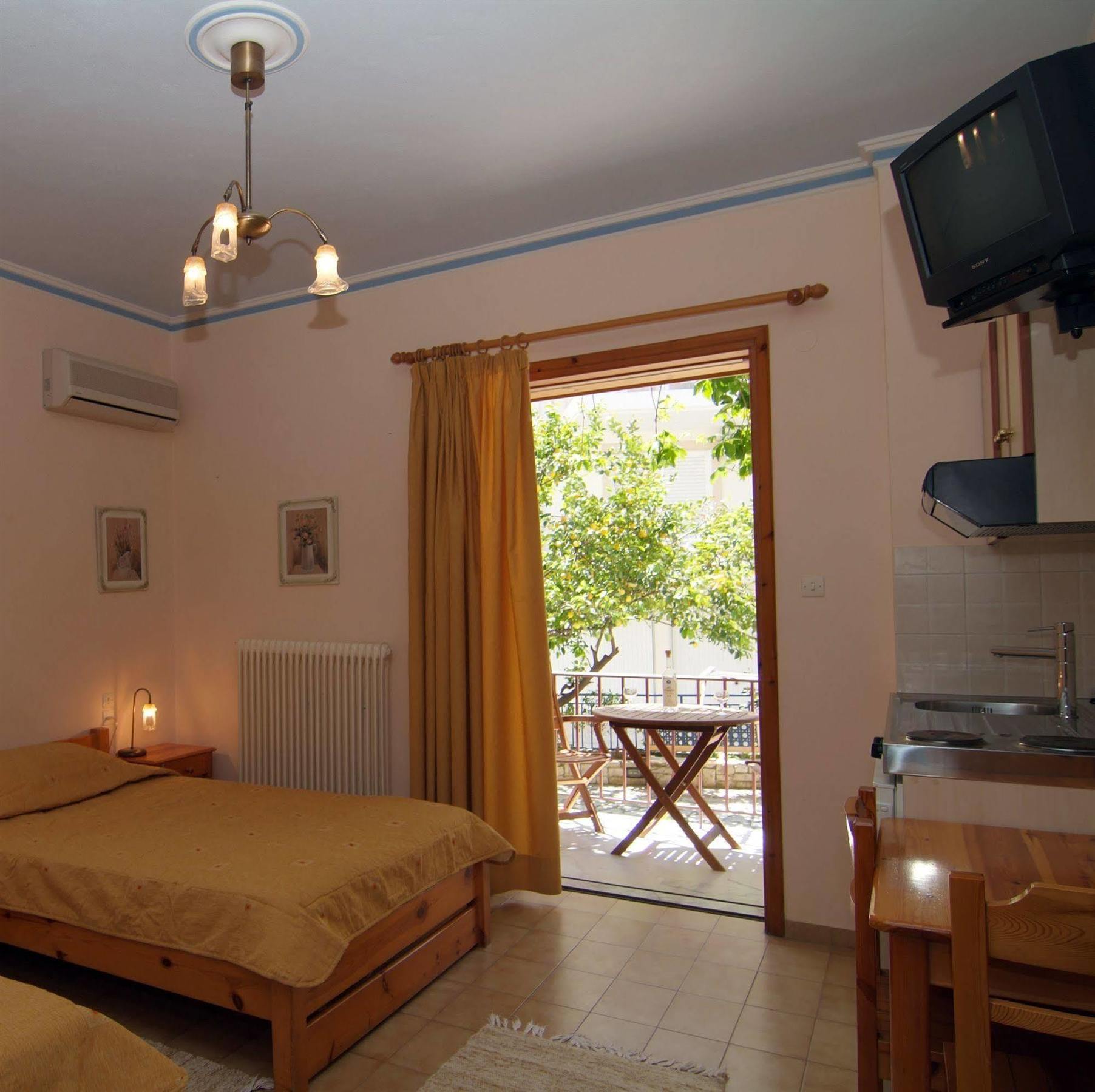 Studios Maria Paralio Astros Luaran gambar